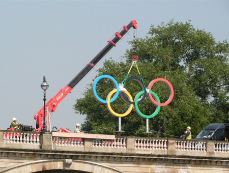 GGR lift the Olympic rings over the Serpentine River