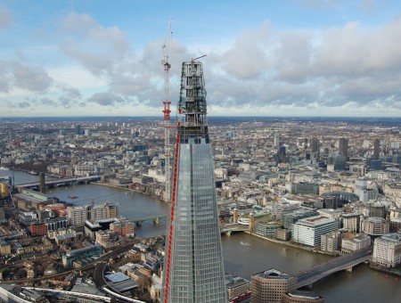 Mini Crane Scales The Dizzy Heights Of Europes Tallest Building